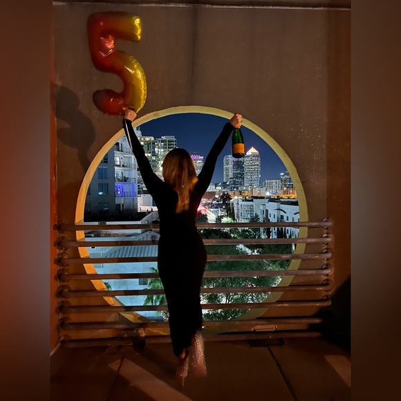 LIKE THIS TO BE NOTIFIED WHEN I GO LIVE!!! 🦋🫶🏼 - Picture 5 of 6